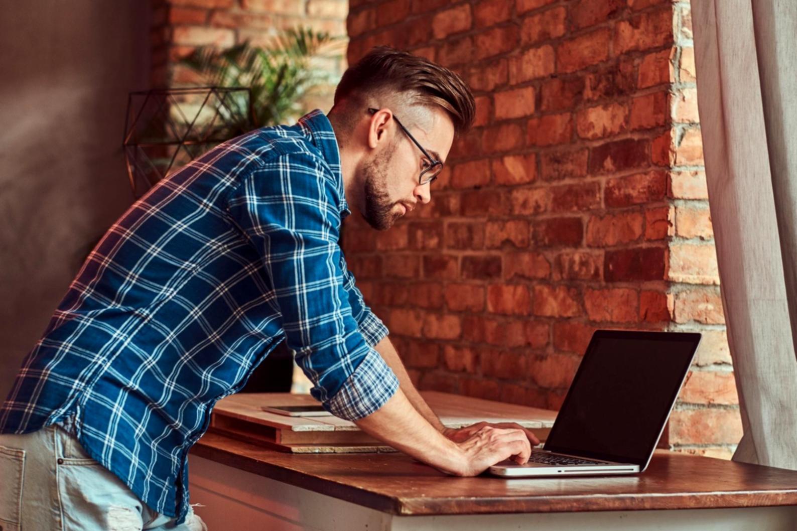 Erfolgreiche Finanzberatung in modernem Büro